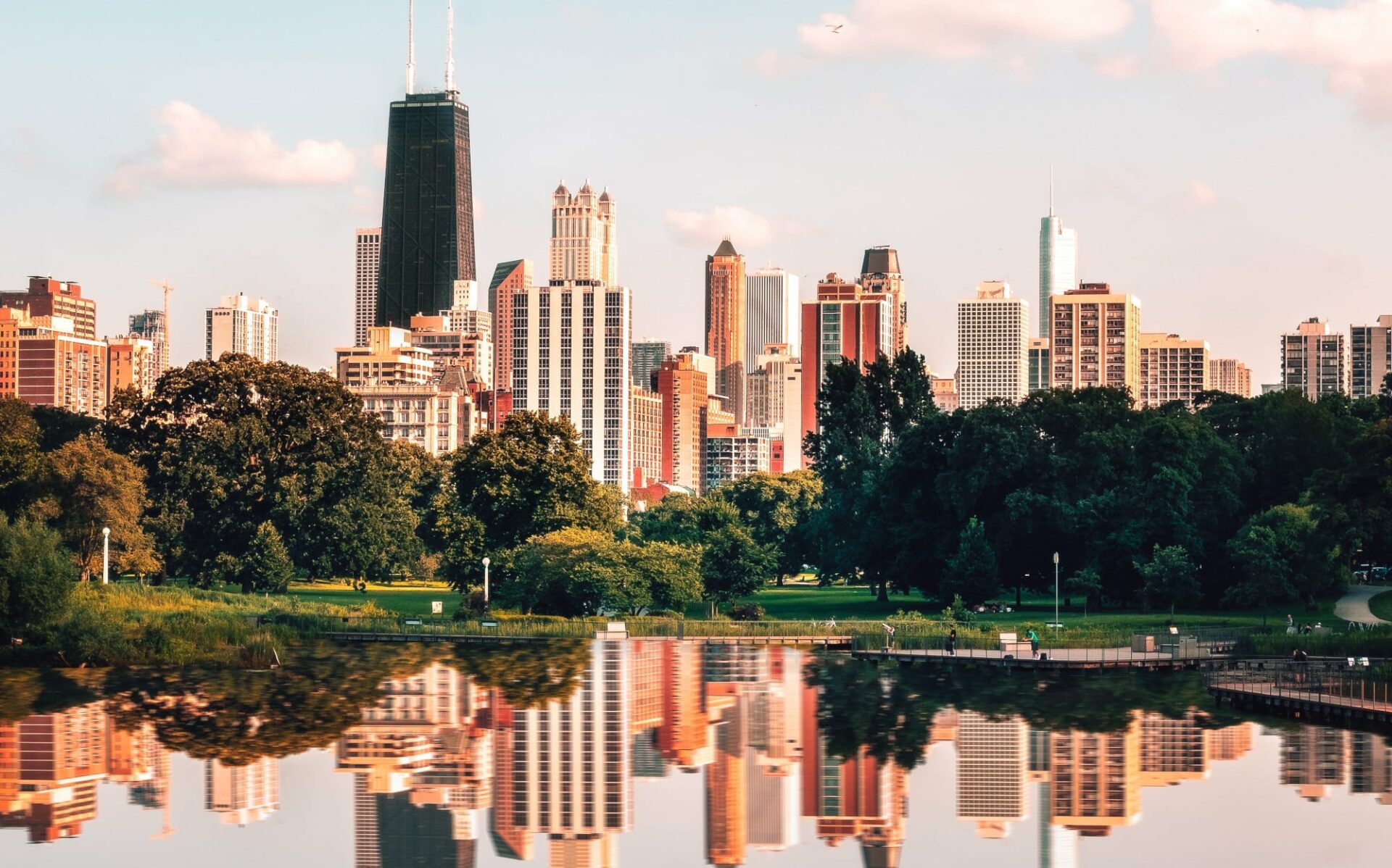 Technology news and reviews image